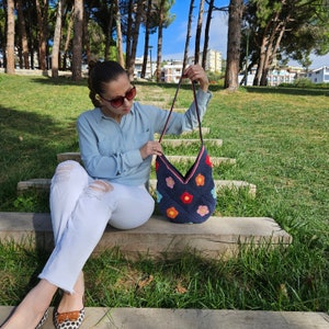daisy flowers	handmade bag	flower tote bag	crochet tote bag	trendy tote bag	Afghan Bag	sunflower knit bag	Floral Crochet Bag	daisy crochet purse	gift for birthday	Boho Floral Bag	christmas gifts	crochet knit bag