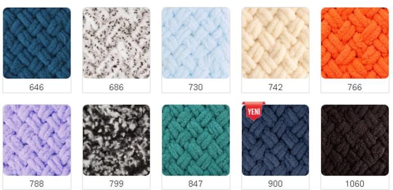 Puede incluir: Una colecci&oacute;n de diez muestras de hilo en varios colores y texturas, incluyendo azul, blanco, naranja, morado, negro y verde. El hilo est&aacute; dispuesto en una cuadr&iacute;cula con el n&uacute;mero de color listado debajo de cada muestra.
