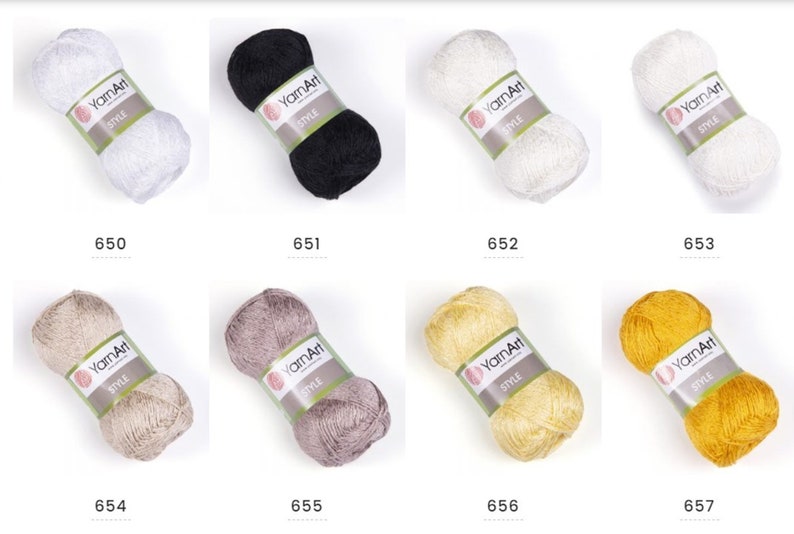 Pode incluir: Uma cole&ccedil;&atilde;o de dez novelos de fio em v&aacute;rias cores, incluindo branco, preto, bege, cinza, amarelo e dourado. Cada novelo &eacute; etiquetado com "YarnArt" e tem um n&uacute;mero de 650 a 657.