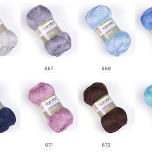 Pode incluir: Conjunto de novelos de fio YarnArt Style em v&aacute;rias cores, incluindo cinza claro, cinza, azul claro, azul, azul marinho, rosa, marrom e turquesa.