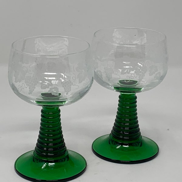 Set of 2 Vintage Luminarc France Arcoroc Green Stem Beehive Etched Wine Vine Roemer Glasses, 1970's Barware Coil Stem Rhine Wine Glasses