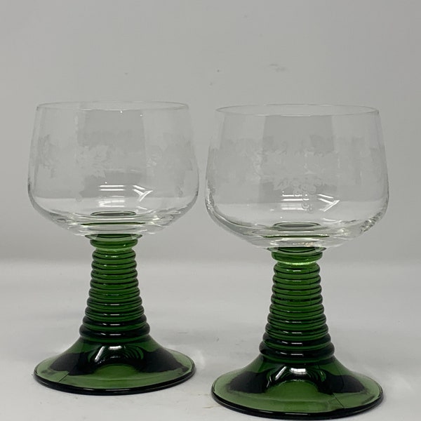 Set of 2 Vintage Luminarc France Arcoroc Green Stem Beehive Etched Wine Vine Roemer Glasses, 1970's Barware Coil Stem Rhine Wine Glasses .2l