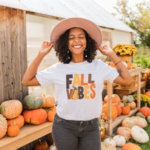 Retro Fall Vibes T-shirt, Women Cute Fall Shirt, Thankful Thanksgiving shirt, Fall Gourd shirt, Pumpkin Halloween Autumn Shirt