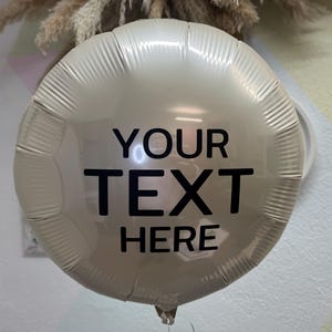 Rundballon Creme Satin mit Wunschtext Geschenkidee Überraschung von Almate Shop, Ballon mit Inschrift personalisiert