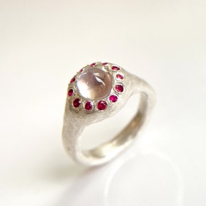 Anello con spinello cabochon rosa e rubino rosso, argento sterling vintage, DISPONIBILE