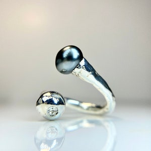 Bague perle de Tahiti : bague spirale en argent sterling avec saphir blanc, réalisée sur commande