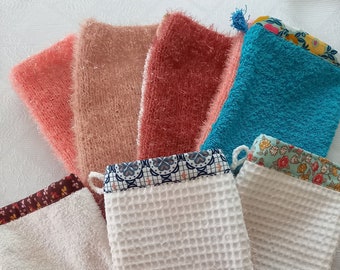 Tawashi exfoliating washcloth, shower glove, hammam glove with 1 sponge or honeycomb side.