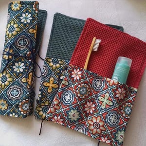 Double pouch or case for toothbrush and toothpaste, cotton and honeycomb sponge, oriental patterned fabric