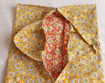 Floral cotton and coated cotton pie bag