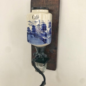 Father&#39;s Day, moving in gift, Delft Blue antique coffee grinder with windmill (1920s), from Amsterdam (15.5in/39cm)