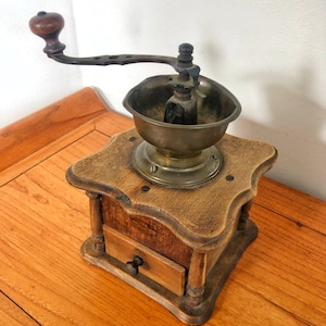 Moederdag, Vaderdag Franse koffiemolen (regio Bordeaux) in goede staat, 9 cm hoog
