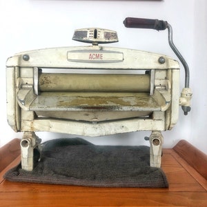 Moving in gift, housewarming, ACME ANTIQUE Clothes Wringer -Made in Glasgow