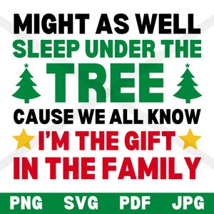 Równie dobrze mogę spać pod choinką, jestem prezentem w rodzinie Svg, choinka Svg, Xmas Svg, zabawne Boże Narodzenie Svg, okres świąteczny Svg