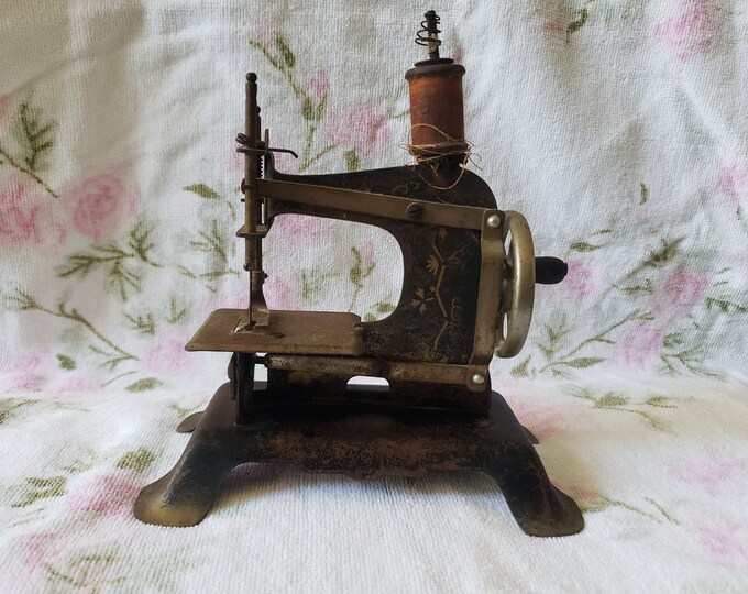 Antique Miniature Sewing Machine Etsy