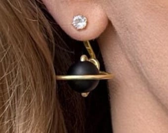 Boucles d'oreilles Saturn en onyx noir mat - Liz Fox Roseberry - Bijoux faits main - Mix and Match - Clous gratuits - Or ou argent - Bijoux de l'espace