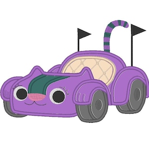 Könnte beinhalten: Illustration eines lila katzenförmigen Autos mit großen schwarzen Augen, einer rosa Nase und einem lächelnden Mund. Das Auto hat graue Räder, schwarze Flaggen und einen gestreiften Schwanz. Die Motorhaube hat einen grünen Streifen.