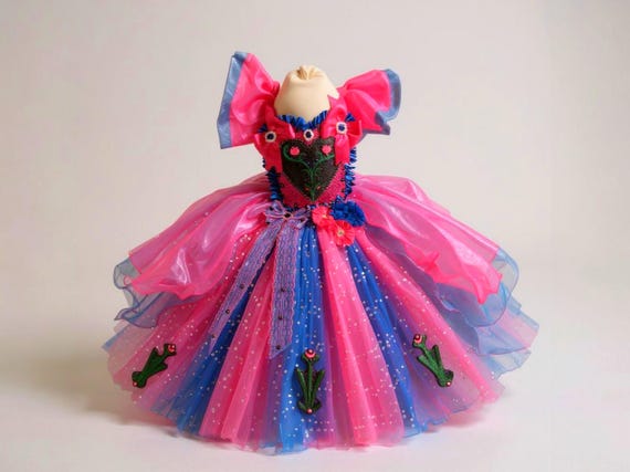 anna frozen pink dress Anna Frozen- a pink dress