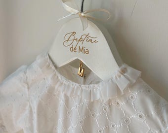 Cintre personnalisé pour tenue de Baptême