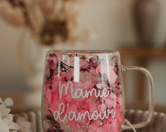 Tasse/Mug fleurie personnalisation au choix / Fleurs séchées - Cadeau original maman, marraine, maîtresse, nounou, tata, mamie…