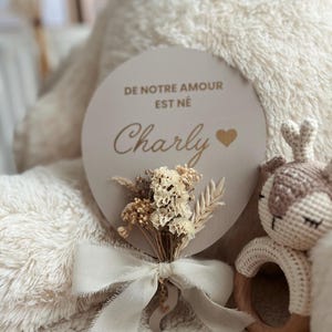 Ballon en bois annonce naissance - Pancarte prénom du bébé et fleurs séchées