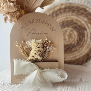 Carte en bois annonce marraine - Surprise personnalisée avec fleurs séchées
