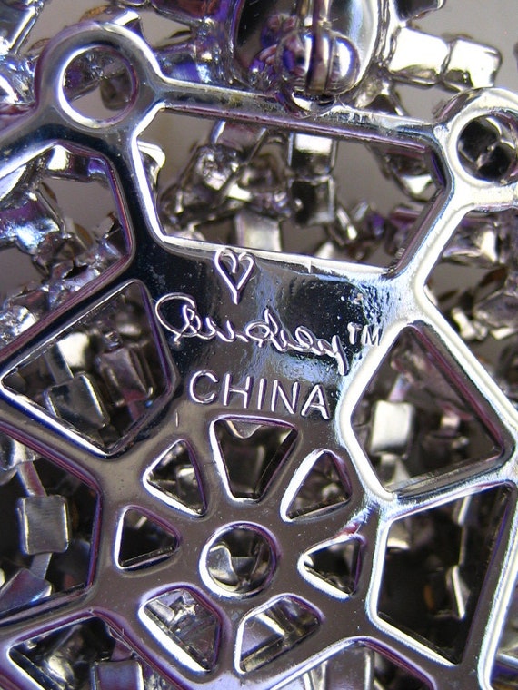 Vintage Camrose & Kross Audrey Hepburn Imitation Pear… Gem