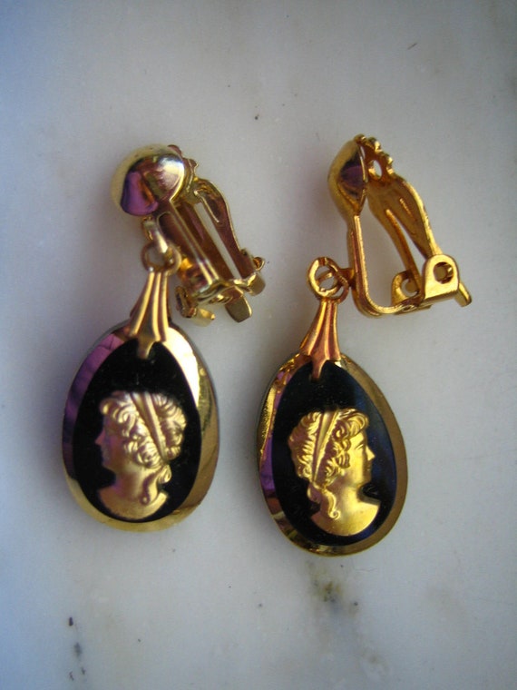 Vintage Gold Tone & Black Onyx Cameo Pendant and … - image 2