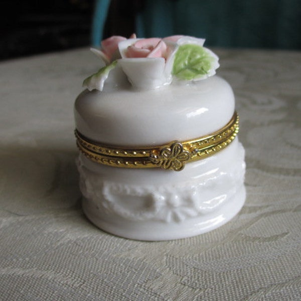 Vintage J.C. Penny Porcelain Roses Trinket Box