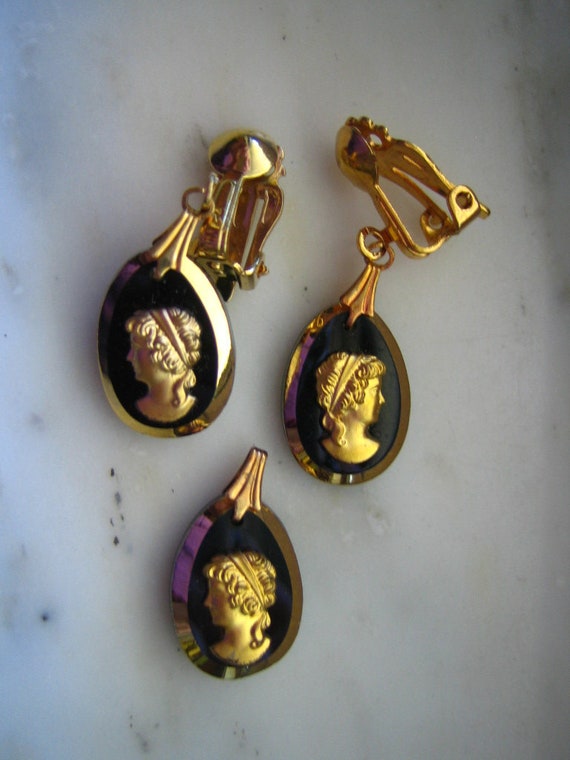 Vintage Gold Tone & Black Onyx Cameo Pendant and … - image 1