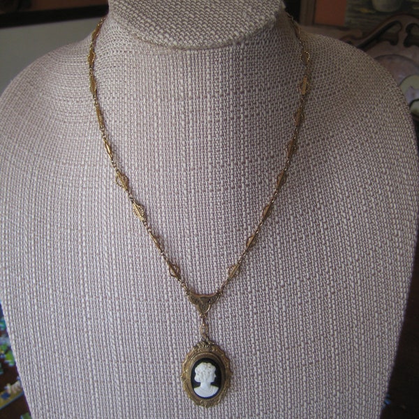 Vintage PS Co. Gold Tone & Black and White Cameo Pendant Necklace