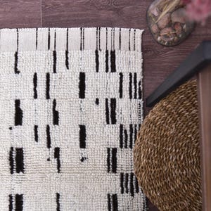Tapis en laine blanche noire en laine, tapis shaggy en laine en laine de qualité supérieure, 2 x 4 tapis en laine crème noire, tapis lavables.