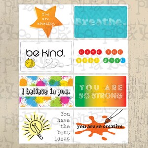 Op de afbeelding: Een verzameling van acht rechthoekige kaarten met inspirerende berichten. De kaarten bevatten zinnen als "You are amazing", "Breathe" en "Be Kind". Kleurrijke ontwerpen omvatten een ster, een bij en verfspatten. Het thema is motiverend.