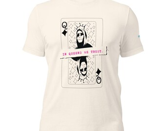 T-shirt di Gloria Steinem, Regina di Quadri, Carta da Gioco, Grafica "In Queens We Trust", Maglietta unisex morbida con citazione femminista, Regalo femminista anni '70