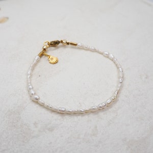 White Dream bracelet elegant eye-catcher, dainty, genuine, white freshwater pearls, beautiful gift, wedding, engagement, bridesmaid, bride