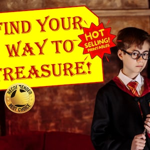 Puede incluir: Un cartel amarillo con el texto "FIND YOUR WAY TO TREASURE!" en letras rojas. Un estallido rojo en forma de estrella con el texto "HOT SELLING! PRINTABLES" es parcialmente visible. Un joven que lleva una t&uacute;nica negra con forro rojo y una corbata roja y dorada sostiene una varita marr&oacute;n. La persona lleva gafas redondas y tiene el pelo corto casta&ntilde;o. Un sello dorado con el texto "RECOMMENDED BEST CHOICE" es visible en la esquina inferior izquierda.