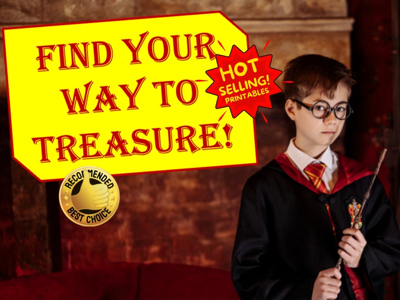 Puede incluir: Un cartel amarillo con el texto "FIND YOUR WAY TO TREASURE!" en letras rojas. Un estallido rojo en forma de estrella con el texto "HOT SELLING! PRINTABLES" es parcialmente visible. Un joven que lleva una t&uacute;nica negra con forro rojo y una corbata roja y dorada sostiene una varita marr&oacute;n. La persona lleva gafas redondas y tiene el pelo corto casta&ntilde;o. Un sello dorado con el texto "RECOMMENDED BEST CHOICE" es visible en la esquina inferior izquierda.