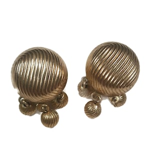 Vintage Sarah Coventry button clip on earrings with charms in gold, 1960&#39;s