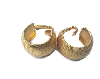 Avon Curved Disc Clip on Earrings Gold Tone Vintage Thick Round ...