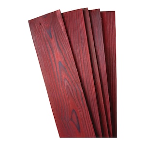 Può includere: Un set di quattro assi di legno rettangolari tinteggiate in un colore rosso intenso. Le assi presentano un motivo a venature del legno scuro e prominente che corre verticalmente lungo la lunghezza di ogni pezzo, mostrando la trama naturale.