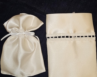 15 Sacchetto Satin and Twill, Handmade for Bomboniere - Sold undecorated and unfilled, without ribbons. In light ecru.