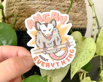 Pegatina de zarigüeya furiosa: vinilo divertido y enfadado