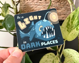 Pegatina de pez rape / Sé una luz en lugares oscuros / Criatura de las profundidades marinas / Animal del océano