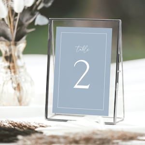 Modello numero tavolo nuziale blu polveroso, numero tavolo nuziale moderno classico, numeri tavolo matrimonio blu morbido, numeri tavolo blu polveroso, B2