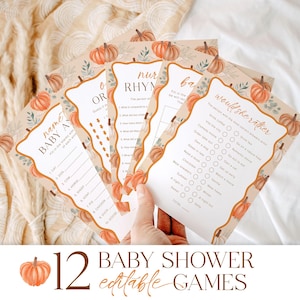 Pode incluir: Um conjunto de 12 jogos para chá de bebé com tema de outono. Cada cartão de jogo apresenta uma borda de abóbora e inclui títulos como "Nomeie os animais do bebé" e "Ela preferiria". Os cartões são impressos em papel bege.