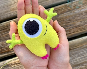 Winky the One-Eyed Monster PDF Pattern | DIY Felt Plush Tutorial