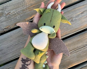 ベビードラゴン。フェルトで作るぬいぐるみの型紙と作り方ガイド