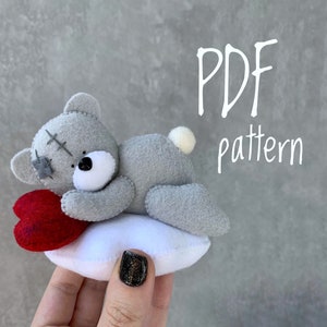 Mini vilten teddybeer pdf-patroon | Handnaai-tutorial + video