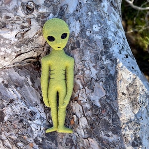 Alien Felt Sewing Pattern | Alien Plush PDF Tutorial | DIY Ornament
