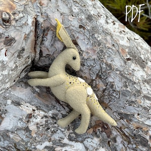 Parasaurolophus Dinosaur. Dinosaurs sewing project PDF. DIY stuffed felt animal pattern and guide.