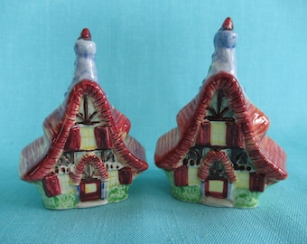 Vintage cottage salt and pepper shakers, made in Japan